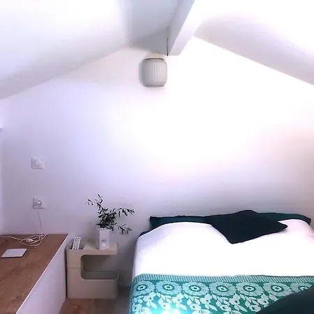 Duplex With Vintage Decor, Private Garden Terrace * Hyères