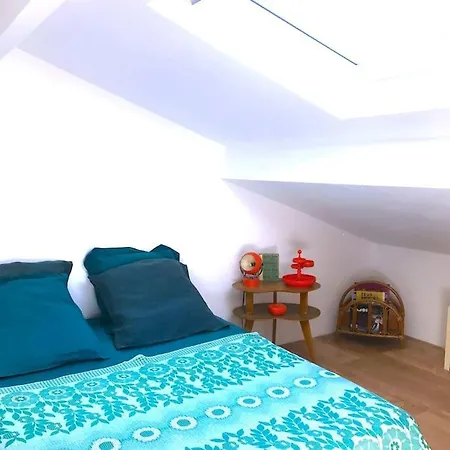 Vakantiehuis Duplex With Vintage Decor, Private Garden Terrace