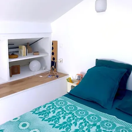 Vakantiehuis Duplex With Vintage Decor, Private Garden Terrace *